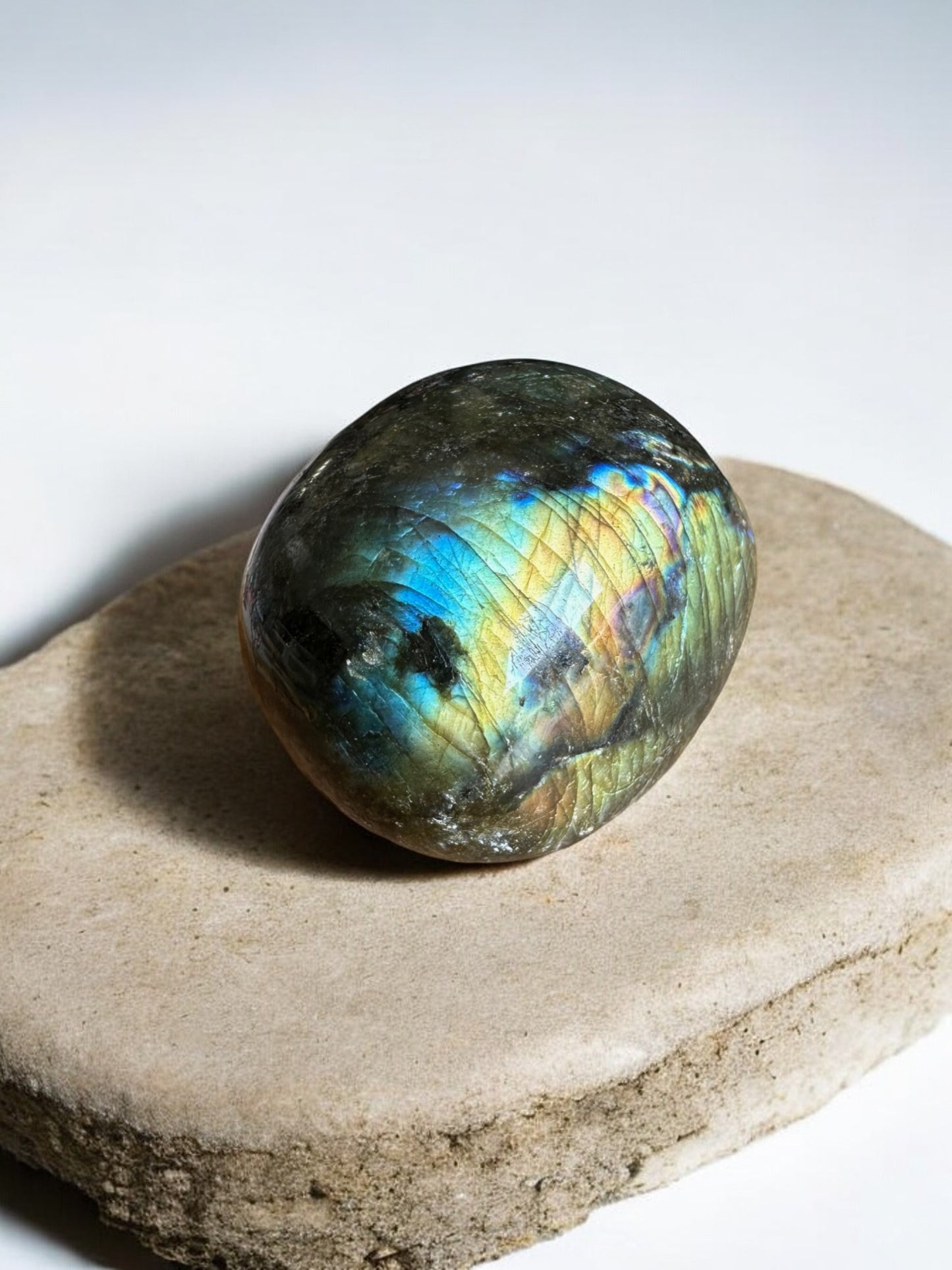 Blue flash labradorite palm stone G