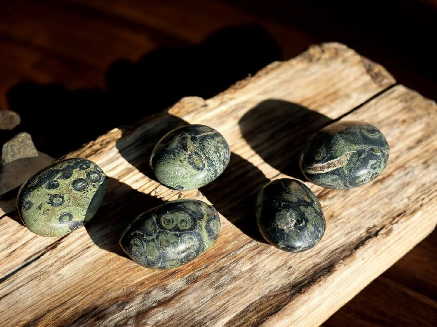 Kambaba jasper palm stones