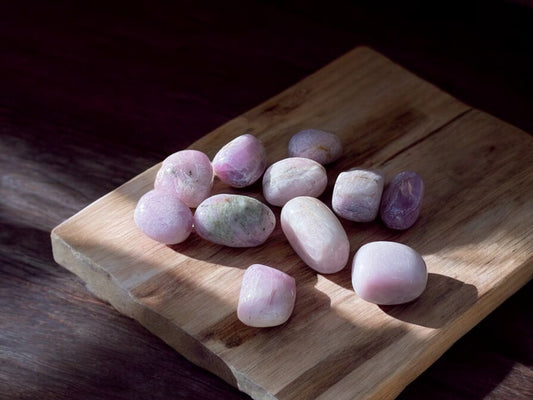 Kunzite tumbled crystals with B quality