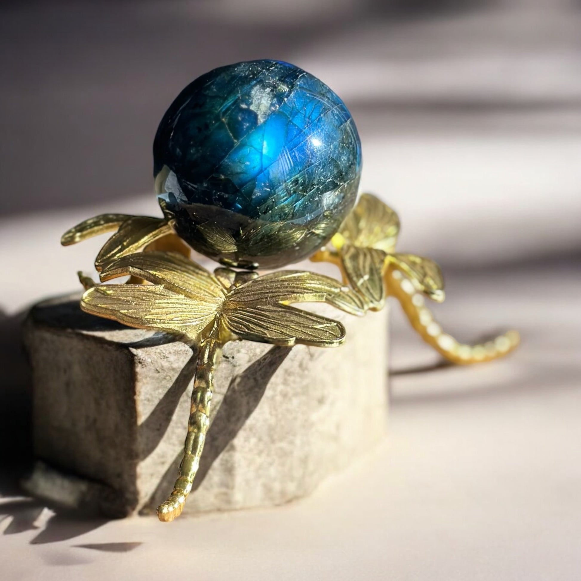 labradorite sphere blue flash front view